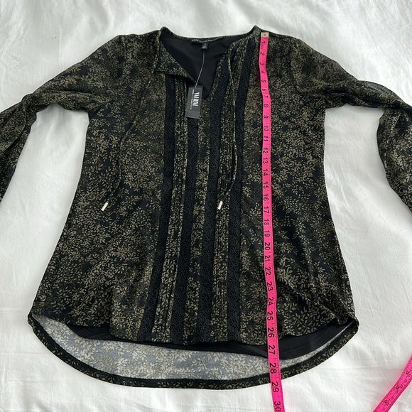 NWT White House Black Market Lace Inset Tunic Blouse - Picture 12 of 12